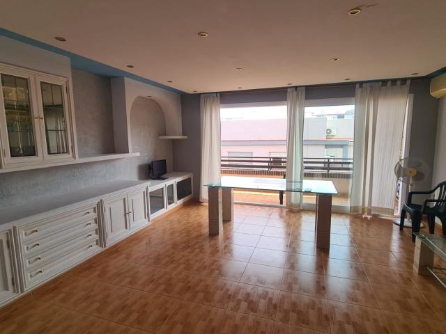 Amplio y luminoso piso de 3 dormitorios junto a Plaza Doctor Marañón – 189.000 €