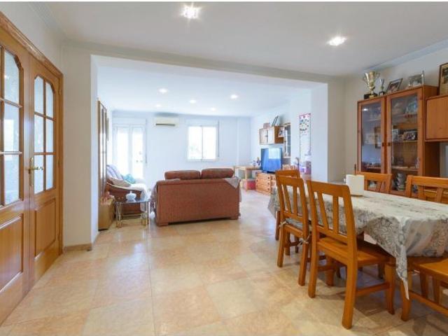 Amplio y luminoso piso de 3 habitaciones en Gandia Beniopa Sant Pere, a un paso del mar