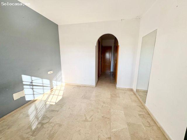 Amplio y luminoso piso de 4 dormitorios en Baviera Golf con Parking y trastero