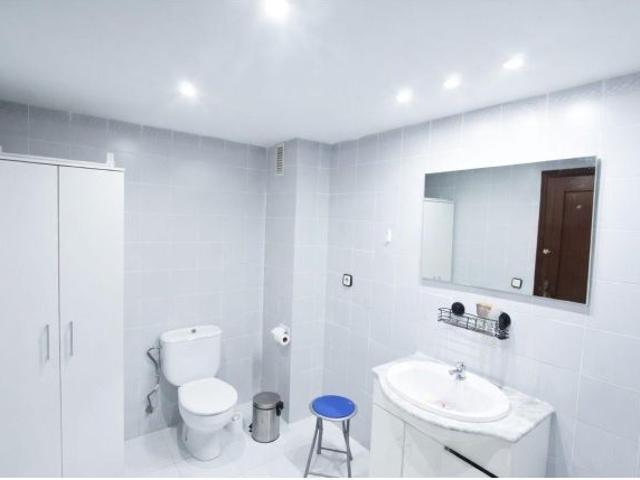 ¡Amplio y luminoso piso de 4 habitaciones con ascensor en pleno corazón de Paterna!