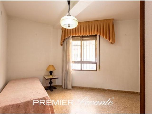 Amplio y luminoso piso en Carolinas Altas, Alicante por €179.000