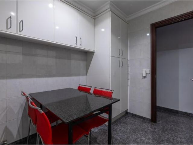 Amplio y Luminoso Piso en el Centro de Figueres con Terraza de uso privado