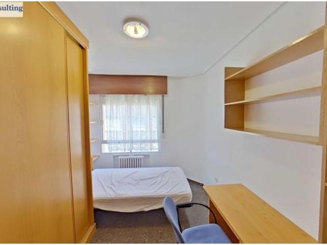 Amplio y luminoso piso en venta cerca de Avenida de España, Albacete 259.000€