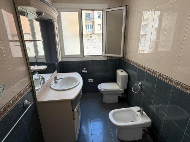 Amplio y luminoso piso en venta en Almansa, Albacete por €98,000