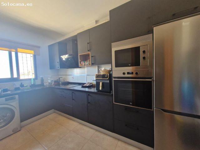 Amplio y Moderno Apartamento en Aguadulce Sur por solo €185,000