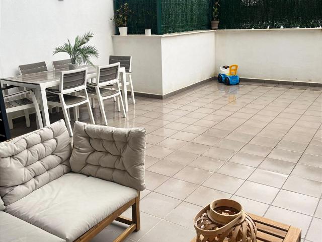Amplio y Moderno Piso en Puerto de la Torre, Málaga
