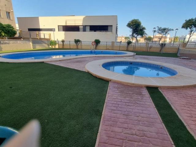 Amplio y Moderno Piso en Roquetas de Mar Las Salinas por solo €210,000