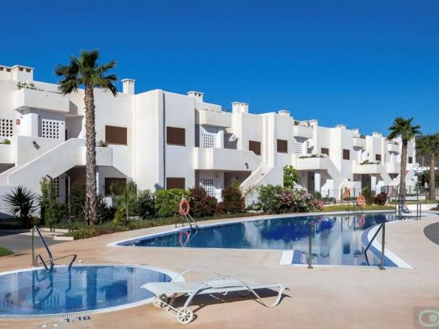 Amplios apartamentos junto al mar