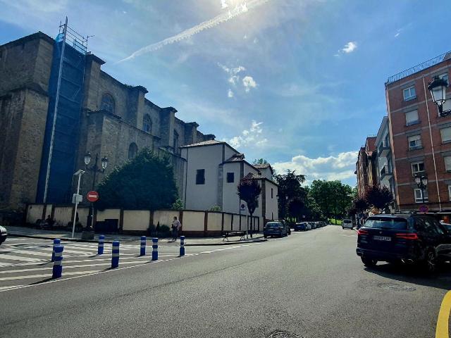 Amplia 4ª planta con trastero en el centro de Oviedo, junto al Casco Histórico