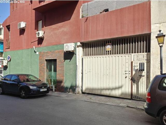 AMPLIA COCHERA CERRADA EN ARMILLA