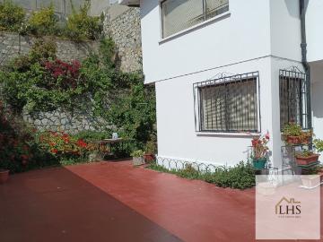 Amplia Casa 5D en Recreo con Gran Patio y Estacionamiento