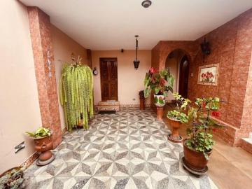 AMPLIA CASA TRES PISOS AMOBLADA EN SAN MIGUEL