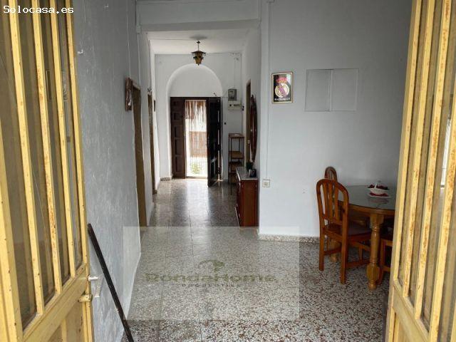 Amplia casa unifamiliar de 400 m² con terraza en el corazón de Atajate