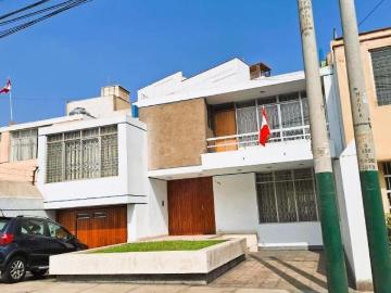 Amplia casa a un paso de parque cerca a lmite c jess mara