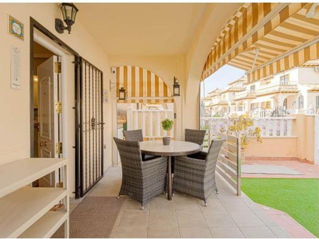Amplia casa adosada de 3 dormitorios con solárium privado