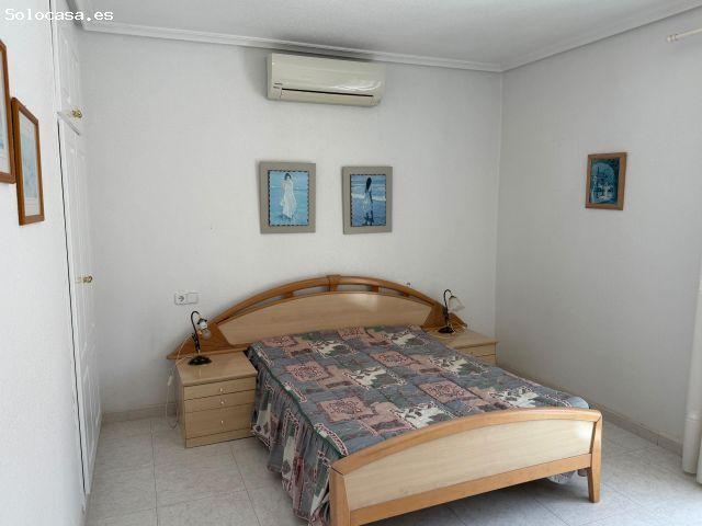 Amplia casa adosada en Playa Flamenca, cerca del Bulevar La Zenia
