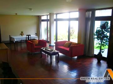 AMPLIA CASA COMO TERRENO EN VENTA FRENTE AL JOCKEY PLAZA