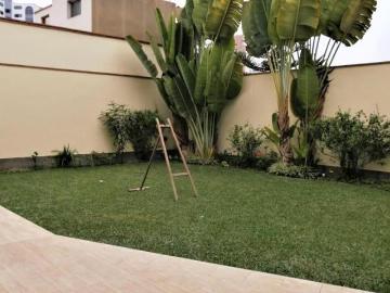 Amplia casa como vivienda con terraza y jardin AT 300