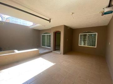 Amplia casa con 4 recamaras una en planta baja en Fracc. Lagunas Real, Ver