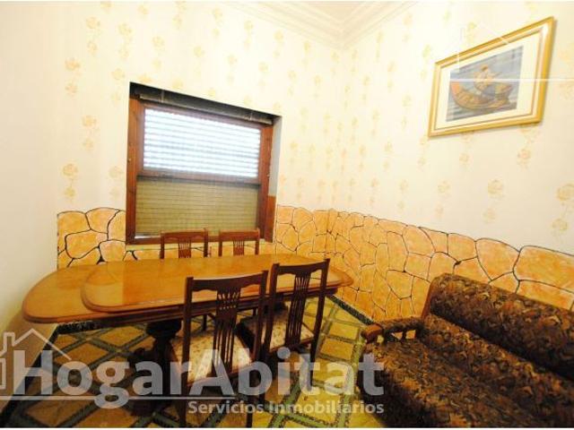AMPLIA CASA CON BALCÓN, GRAN TERRAZA Y TRASTERO