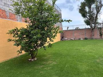 Amplia Casa con gran jardín en Bosques de La Florida Venta/Renta