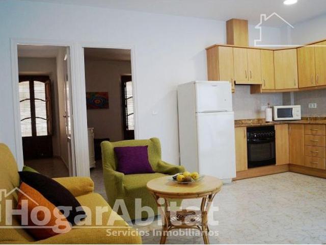 AMPLIA CASA CON DOS TERRAZAS Y BALCÓN EN EL CENTRO
