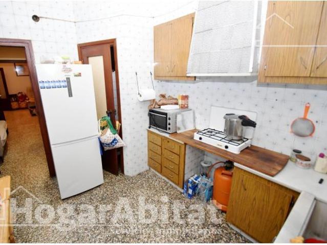 AMPLIA CASA CON LOCAL COMERCIAL Y DOS TERRAZAS