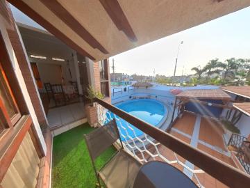 Amplia Casa Con Piscina Y Alto Potencial De Rentabilidad Frente Al Parque