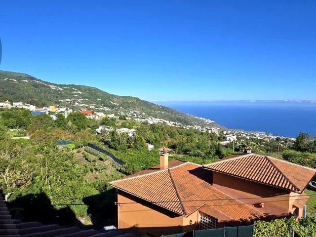 Amplia casa con piscina y anexo, todo con vistas panorámicas. 367m² Los Pinos