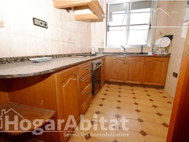 AMPLIA CASA CON TERRAZA Y GARAJE PARA HACER TU HOGAR DE SUEÑO