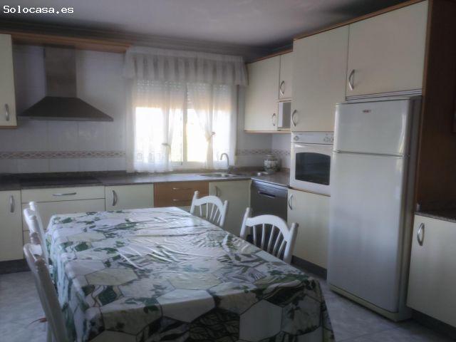 Amplia Casa con Terreno en Ponferrada por €159.000