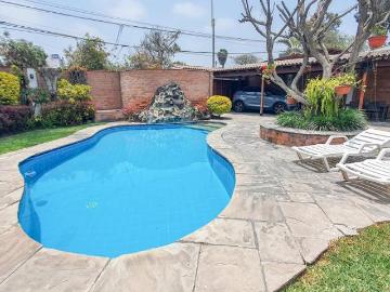 AMPLIA CASA DE 4 DORMITORIOS CON TERRAZA, JARDÍN Y PISCINA EN LA MOLINA