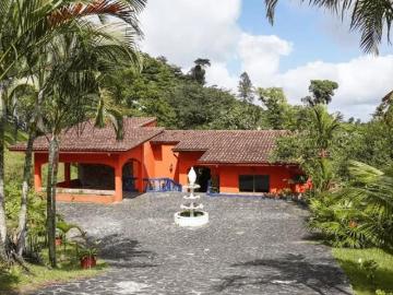 Amplia Casa de Campo en Venta en Altos del María