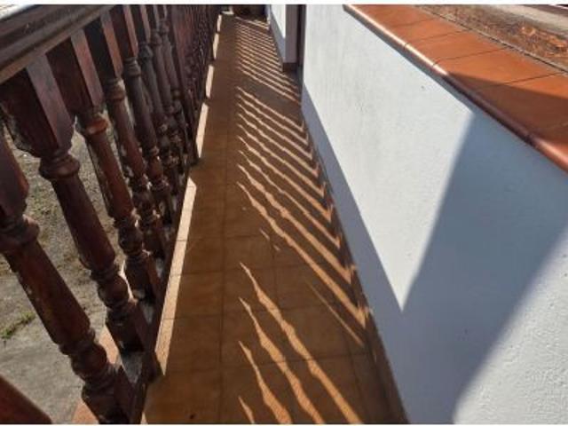 Amplia Casa de Pueblo en Bárcena de Cicero con Terreno y Vistas al Sur