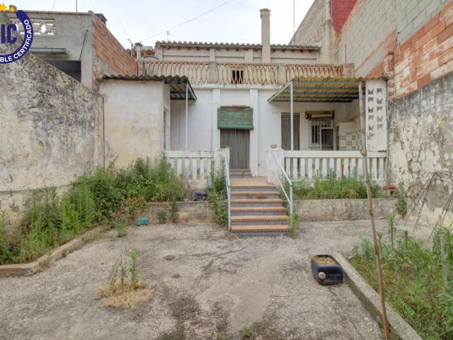 AMPLIA CASA DE PUEBLO EN LA LLOSA