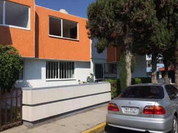 Amplia casa en venta con espacios generosos y gran versatilidad