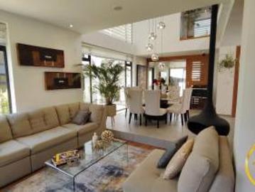 Amplia Casa en venta de 3 habitaciones, dentro de conjunto con balcón, sector Nayon Tanda, Quito