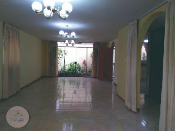 Amplia Casa en Venta en Urb. Cerrada de Jose Luis Bustamente y Rivero