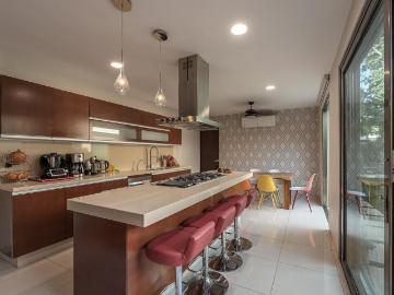 Amplia casa en venta en zona residencial dentro de la ciudad de Mérida CRM