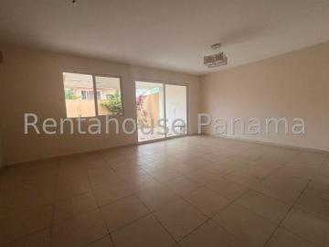 Amplia Casa en venta en Brisas Del Golf