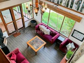 Amplia Casa en venta en Cerro Azul