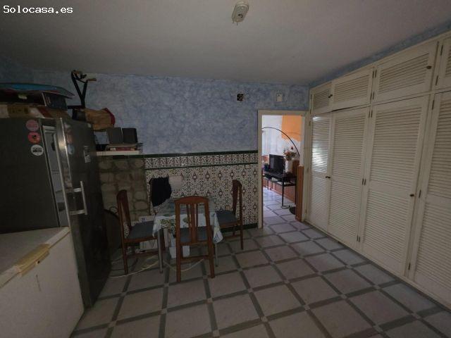 AMPLIA CASA EN VENTA EN CORIA DEL RÍO CON PATIO Y GRAN TERRAZA