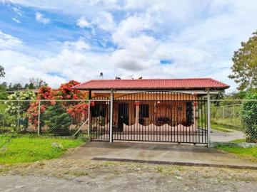 Amplia Casa en Venta en El Pantanal, Rio Sereno, Renacimiento
