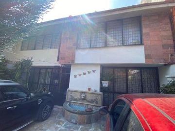 Amplia Casa en Venta en Lomas de Tarango!