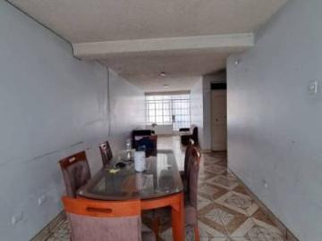 Amplia Casa en Venta en Los Olivos