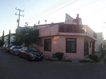 Amplia casa en venta en Misión de San José en Apodaca, N. L. 27 CV 5144 en fraccionamiento privado
