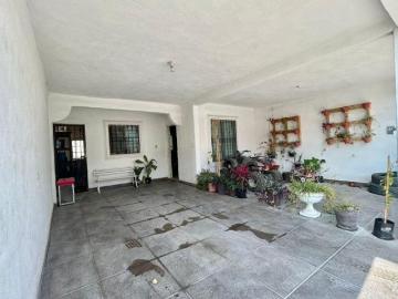 Amplia casa en venta en Real del Sol 1