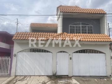Amplia Casa en Venta muy cerca de Hospital 450