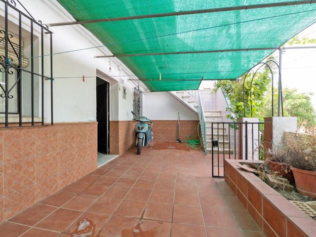 Amplia Casa en Venta para Reformar en Málaga Fuente Alegre