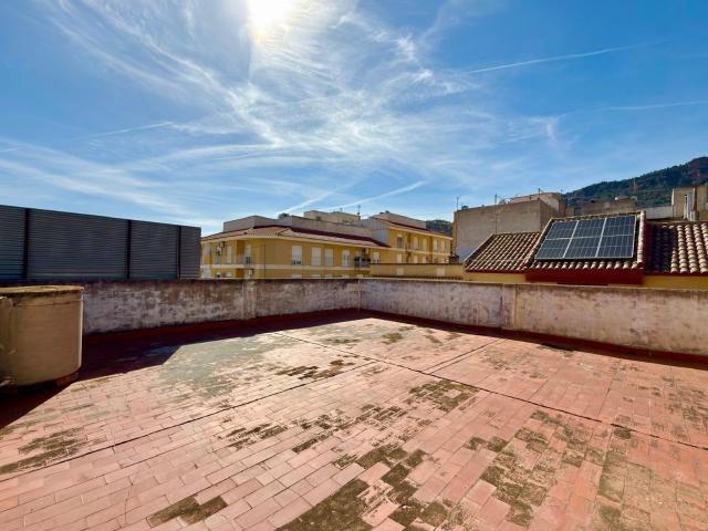 Amplia Casa en Alhama de Murcia con Patio y Terraza Independiente